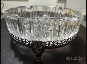 Coppa in vetro lavorato e manico metallo decorato