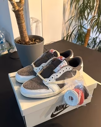 Travis Scott × Air Jordan 1 “Reverse Mocha” EU 43