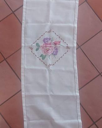 tenda ricamata a punto e croce