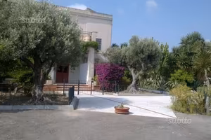 Durrueli i villetta bifamiliare con giardino