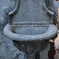 FONTANELLA IN PIETRA PER CORTILE