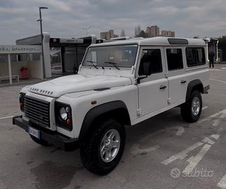 Land Rover Defender 110 2.4 TD4 Hard Top SE