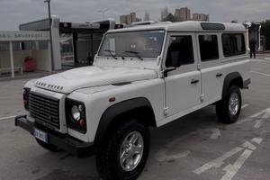Land Rover Defender 110 2.4 TD4 Hard Top SE