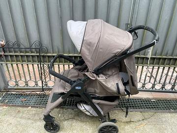Passeggino Chicco munito di telo per piggia