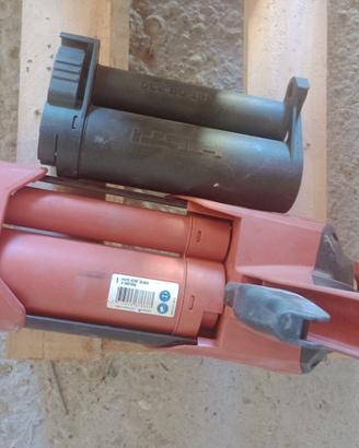 Pistola per resina Hilti con entrambe le cartuccie