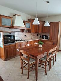 Cucina in noce nazionale massiccio