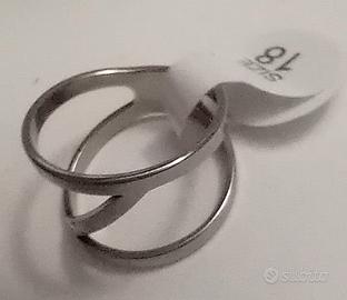 Anello in acciaio argentato