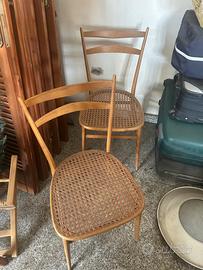2 sedie e 2 lampade in vimini