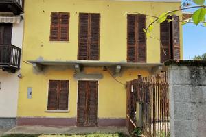 Casa di fine schiera in Via V. Veneto a Buronzo