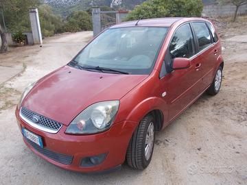 FORD  FIESTA  1.4  TDCI  -  ottime  condizioni