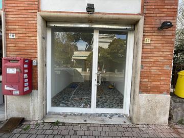 Negozio piano strada