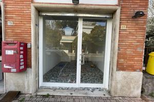 Negozio piano strada