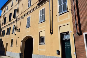 Centrale, autonomo, arredato, posto auto interno
