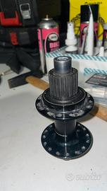 Mozzo posteriore shimano center lock 32 fori