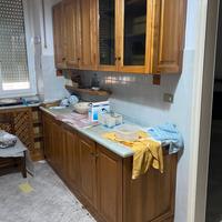 Cucina in legno e marmo