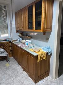 Cucina in legno e marmo