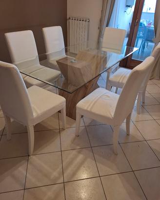 Cucina con elettrodomestici, bagno e tavolo vetro 