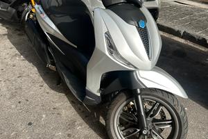 Beverly 400 S