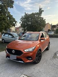 Macchina MG ZS - arancione