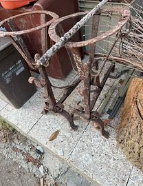 Vecchi Alari in ferro battuto da camino