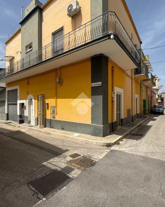 3 LOCALI A ADELFIA