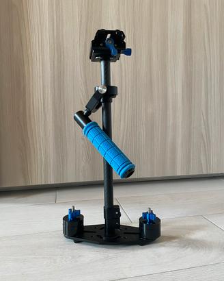 Stabilizzatore gimbal per reflex DSLR