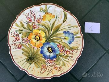 Piatto decorato a mano