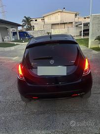 lancia ypislon come nuova