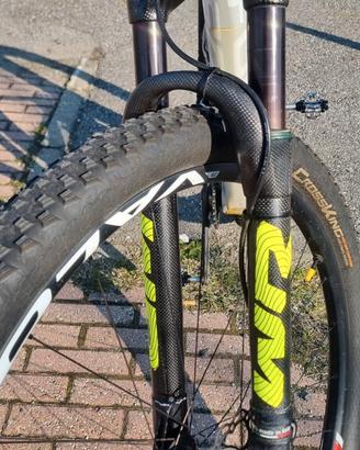 Frocella WR mtb 29 in carbonio.