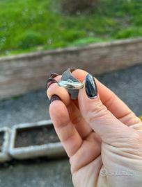 Anello con pietra di quarzo rosa