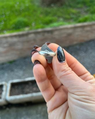 Anello con pietra di quarzo rosa