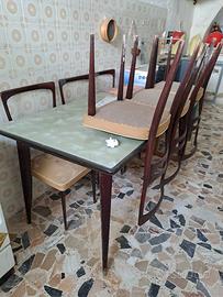 tavolo anni 50 con 6 sedie