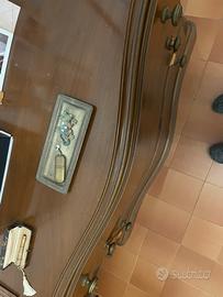 Comò per camera da letto in legno color marrone