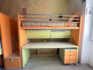 Cameretta 2 letti a soppalco con scrivania e scala