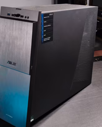 PC desktop (modello ASUS G 10AC) più tastiera