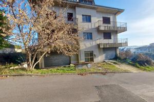 Appartamento di 176 m² con 5 locali e box auto dop