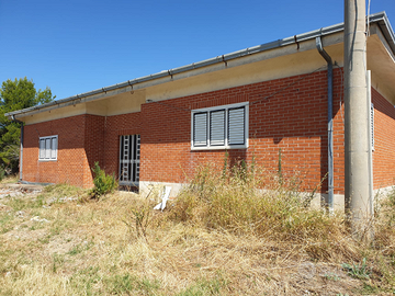 Ve ndo terreno agricolo con abitazione