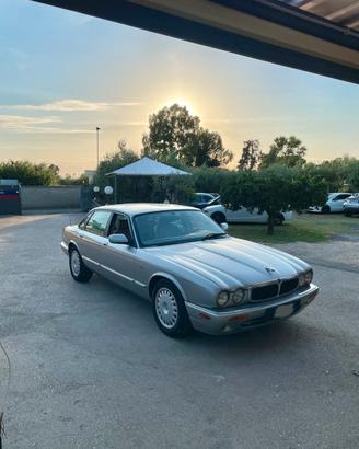 Jaguar XJ8 3.2 V8 1998 - ASI