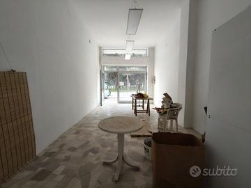 Locale ristrutturato in zona Raffaello Sanzio