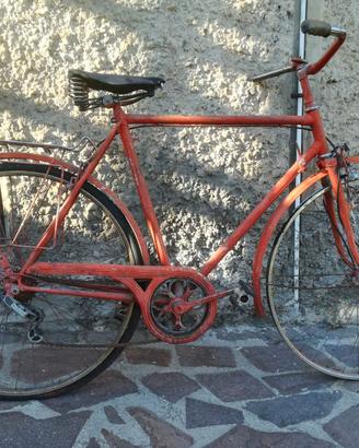 Bicicletta Bianchi rossa da restaurare