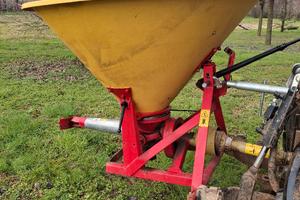 Spandiconcime a pendolo 