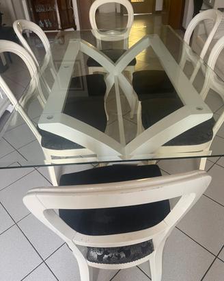 Tavolo in cristallo con sei sedie in stile