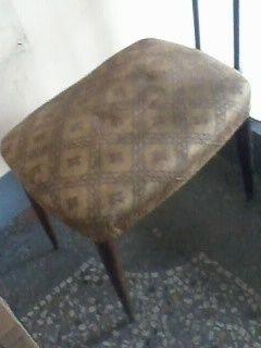 3 Sgabelli: 2 d'epoca anni '30/'40 , e 1 moderno