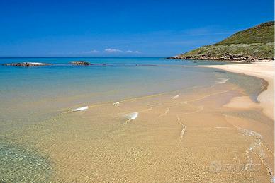 Spaziosa taverna 100 metri quadri vicino al mare