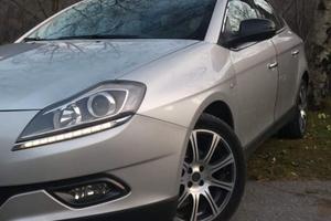 Cerchi in lega Lancia da 17 pollici.