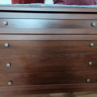 Spazioso comò a 4 cassetti 