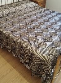 Coperta antica ricamata a mano