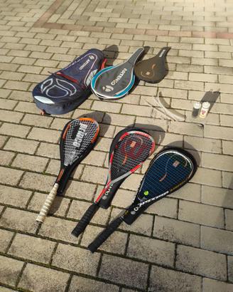 Racchette da squash con accessori.