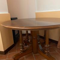 Tavolo in noce classico