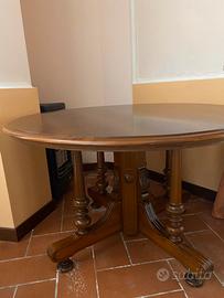 Tavolo in noce classico